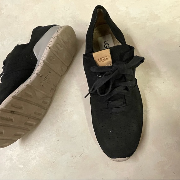 Black UGG TREADLITE runners - Picture 11 of 11